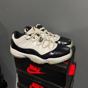 Jordan 11 Iridescent low Size 12